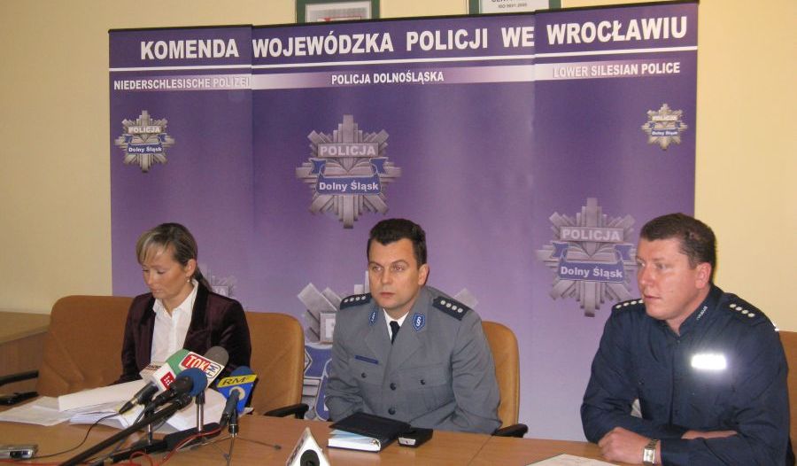 Nadkomisarz Piotrowski zapowiedział, że użytkownicy portalu również mogą spodziewać się sankcji.